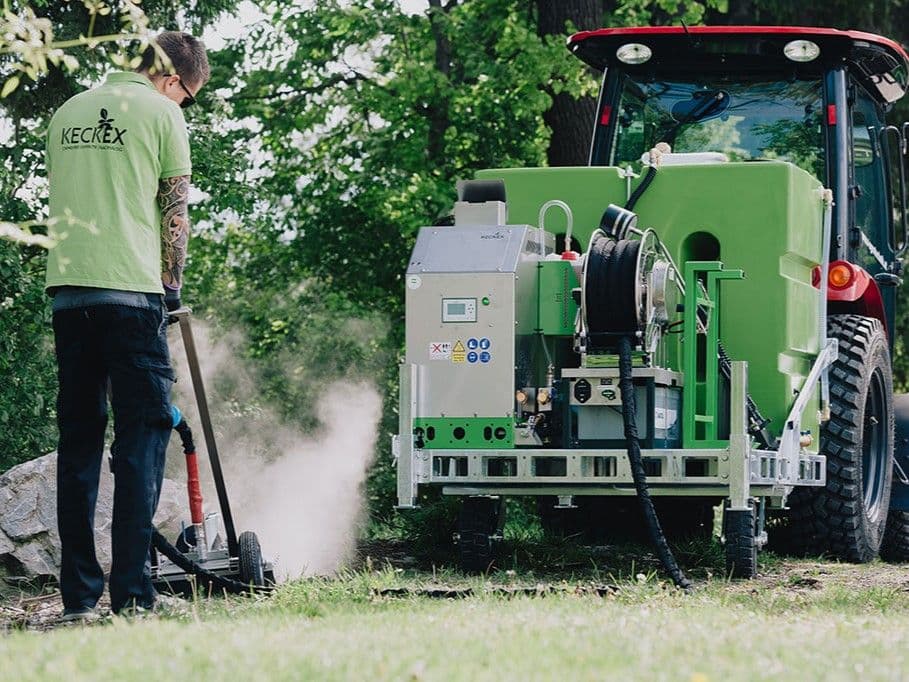 Keckex is de fabrikant van duurzame onkruidbestrijdingsapparatuur op basis van stoom en heet water